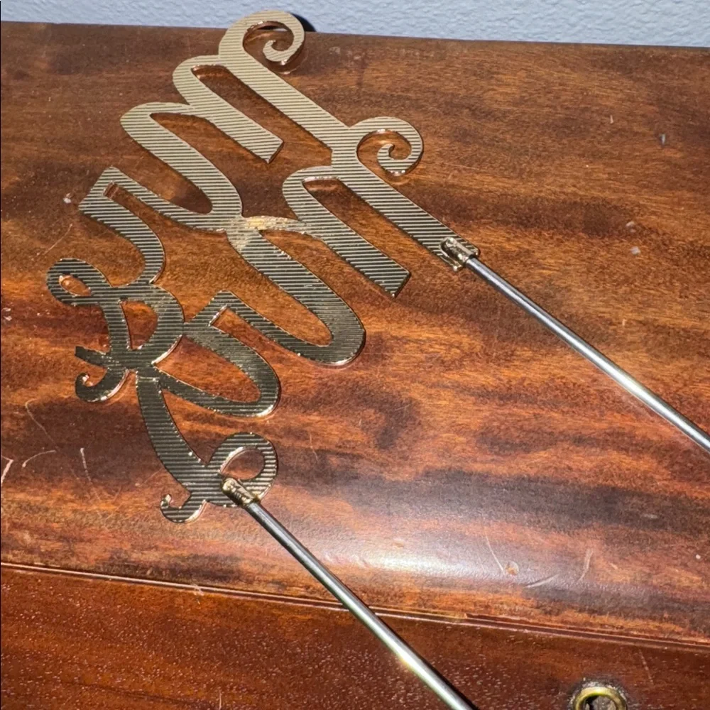 Gold 'Mr & Mrs' Wedding Cake Topper